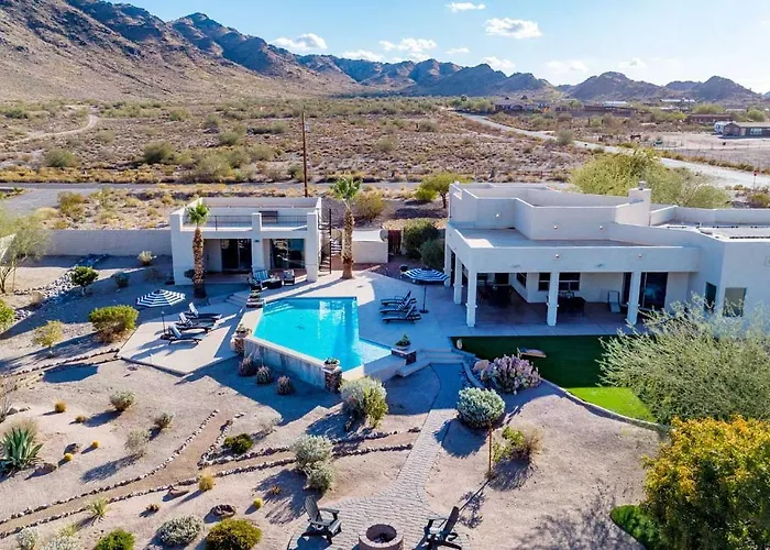 Heated Pool & Game Room! Upscale Holiday home Queen Creek