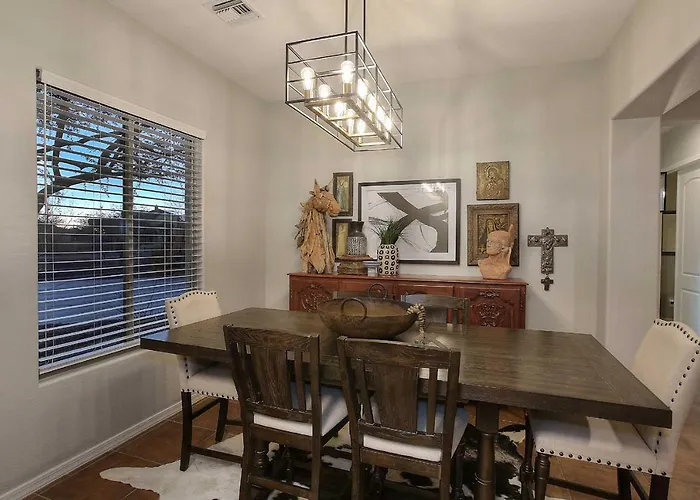 Holiday home Heated Pool & Game Room! Upscale Queen Creek