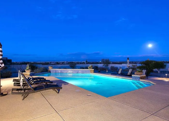 Holiday home Heated Pool & Game Room! Upscale Queen Creek