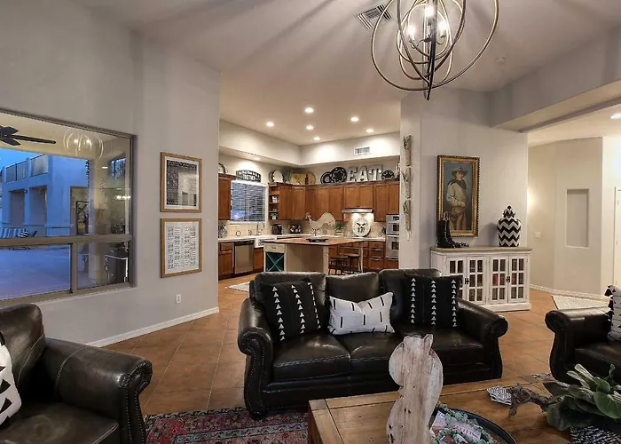 Heated Pool & Game Room! Upscale *