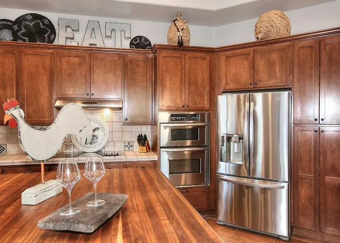 Heated Pool & Game Room! Upscale Holiday home Queen Creek