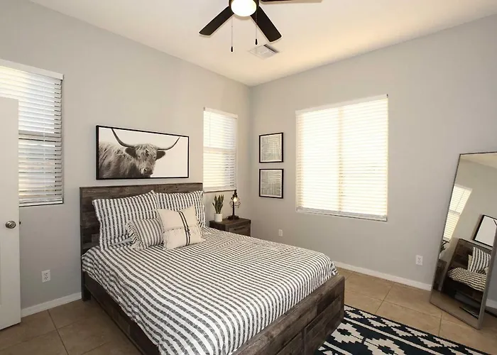 Holiday home Heated Pool & Game Room! Upscale