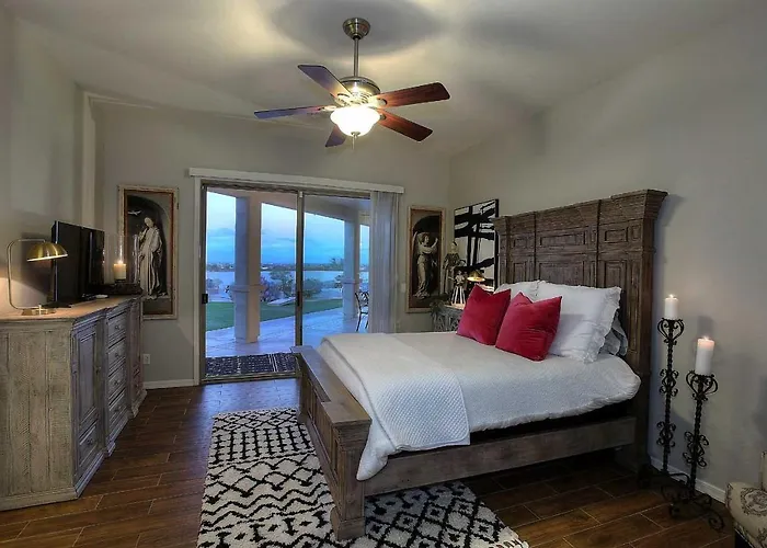 Holiday home Heated Pool & Game Room! Upscale Queen Creek