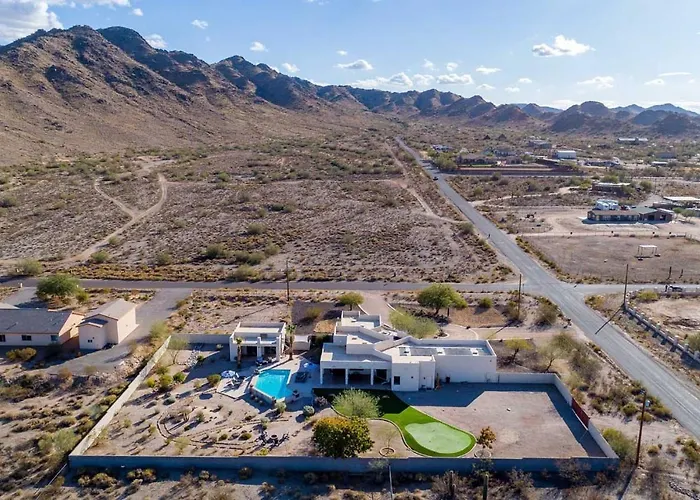 Holiday home Heated Pool & Game Room! Upscale