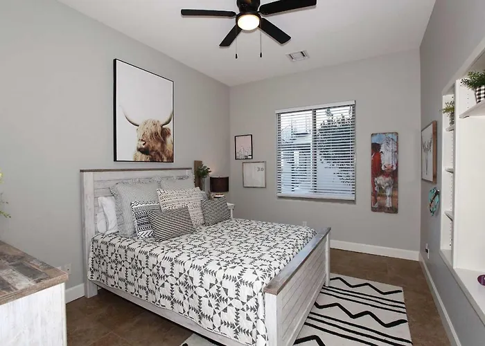 Heated Pool & Game Room! Upscale *