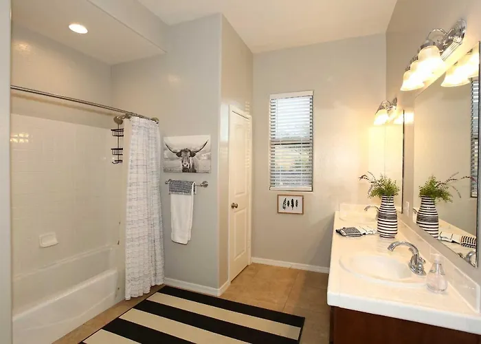Heated Pool & Game Room! Upscale * Queen Creek