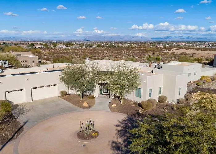 Holiday home Heated Pool & Game Room! Upscale *