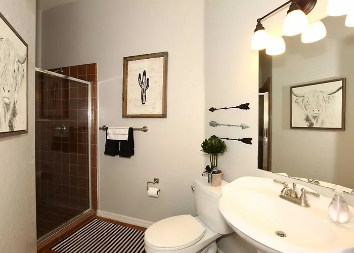 Heated Pool & Game Room! Upscale *